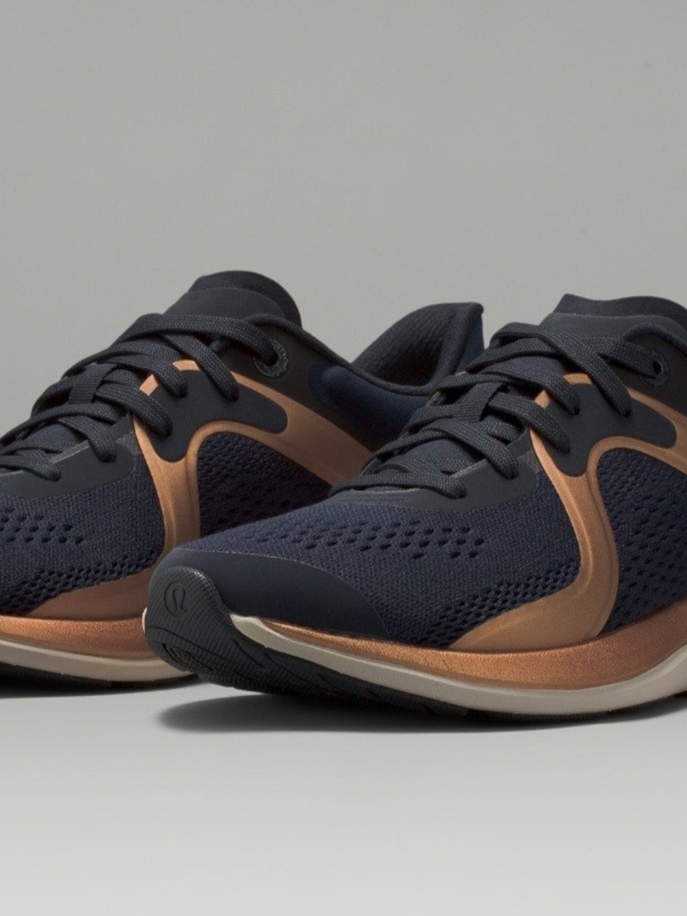 Chargefeel Low Shoes Womens Size 9